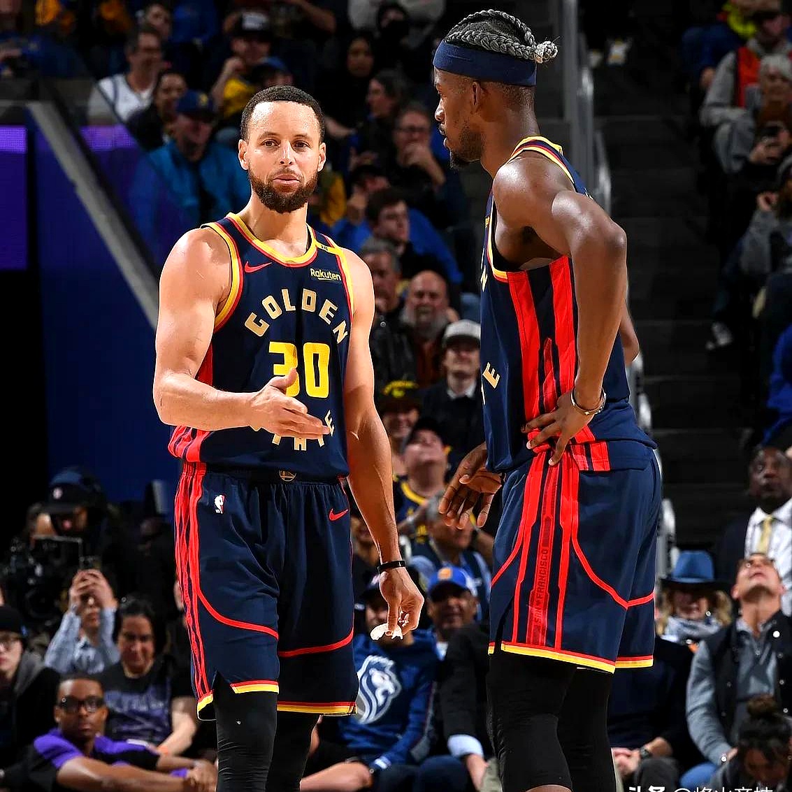 库里对阵德约科维奇展开拉锯大战，最终险胜对手的简单介绍-开云首页入口